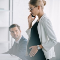 Законодательство не запрещает работать по совместительству, находясь в отпуске по беременности и родам по основному месту работы